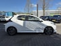 Toyota Yaris HYBRID 115 DYNAMIC APPLE/ANDROID LED KEYLESS 16" LM-VELGEN NL-AUTO DEALER-ONDERHOUDEN