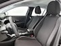 Peugeot e-208 EV Active Pack 50 kWh 136pk | Navigatie | Climate Control | Cruise Control | Armsteun | Led koplampen | DAB+ radio | Parkeersensoren | Keyless start | Apple Carplay / Android Auto | Bluetooth | Elektrisch inklapbare spiegels | Regensensor | Automatisch dimlicht | 16" lichtmetalen velgen |