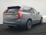 Volvo XC90 T8 Recharge AWD Ultimate Dark 7 Persoons LONG RANGE Plug In Hybrid 455pk Dealer O.H. PHEV | Trekhaak Af Fabriek | Panodak | Head Up | Adaptive Cruise | Harman / Kardon | 360 Camera | Lederen Sportstoelen Massage & Memory & Ventilatie | Google Assistent | Stoelen & Stuur Verwarmd |