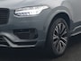 Volvo XC90 T8 Recharge AWD Ultimate Dark 7 Persoons LONG RANGE Plug In Hybrid 455pk Dealer O.H. PHEV | Trekhaak Af Fabriek | Panodak | Head Up | Adaptive Cruise | Harman / Kardon | 360 Camera | Lederen Sportstoelen Massage & Memory & Ventilatie | Google Assistent | Stoelen & Stuur Verwarmd |