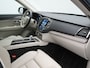 Volvo XC90 T8 Recharge AWD Ultimate Dark 7 Persoons LONG RANGE Plug In Hybrid 455pk Dealer O.H. PHEV | Trekhaak Af Fabriek | Panodak | Head Up | Adaptive Cruise | Harman / Kardon | 360 Camera | Lederen Sportstoelen Massage & Memory & Ventilatie | Google Assistent | Stoelen & Stuur Verwarmd |