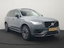Volvo XC90 T8 Recharge AWD Ultimate Dark 7 Persoons LONG RANGE Plug In Hybrid 455pk Dealer O.H. PHEV | Trekhaak Af Fabriek | Panodak | Head Up | Adaptive Cruise | Harman / Kardon | 360 Camera | Lederen Sportstoelen Massage & Memory & Ventilatie | Google Assistent | Stoelen & Stuur Verwarmd |