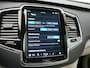 Volvo XC90 T8 Recharge AWD Ultimate Dark 7 Persoons LONG RANGE Plug In Hybrid 455pk Dealer O.H. PHEV | Trekhaak Af Fabriek | Panodak | Head Up | Adaptive Cruise | Harman / Kardon | 360 Camera | Lederen Sportstoelen Massage & Memory & Ventilatie | Google Assistent | Stoelen & Stuur Verwarmd |