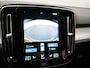 Volvo XC40 T4 Plus Bright Plug In Hybrid 211pk Dealer O.H. PHEV | Trekhaak Af Fabriek | Camera | Harman / Kardon | Sportstoelen Memory & Verwarmd | Keyless | Stuur Verwarmd | Apple Carplay | Virtual | Navigatie | DAB |