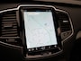 Volvo XC90 T8 Recharge AWD Plus Dark 7 Persoons LONG RANGE Plug In Hybrid 455pk Dealer O.H. PHEV | Trekhaak Af Fabriek | Panodak | Adaptive Cruise | Camera | Harman / Kardon | Lederen Sportstoelen Memory & Verwarmd | Google Assistent | Stuur Verwarmd | Keyless | Blis | 22"L.M |