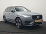 Volvo XC90 T8 Recharge AWD Plus Dark 7 Persoons LONG RANGE PHEV 455pk Dealer O.H. | Trekhaak Af Fabriek | Panodak | Adaptive Cruise | Camera | Harman / Kardon | Lederen Sportstoelen Memory & Verwarmd | Google Assistent | Stuur Verwarmd | Keyless | Blis | 22"L.M | Plug In H