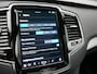 Volvo XC90 T8 Recharge AWD Plus Dark 7 Persoons LONG RANGE Plug In Hybrid 455pk Dealer O.H. PHEV | Trekhaak Af Fabriek | Panodak | Adaptive Cruise | Camera | Harman / Kardon | Lederen Sportstoelen Memory & Verwarmd | Google Assistent | Stuur Verwarmd | Keyless | Blis | 22"L.M |