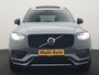 Volvo XC90 T8 Recharge AWD Plus Dark 7 Persoons LONG RANGE PHEV 455pk Dealer O.H. | Trekhaak Af Fabriek | Panodak | Adaptive Cruise | Camera | Harman / Kardon | Lederen Sportstoelen Memory & Verwarmd | Google Assistent | Stuur Verwarmd | Keyless | Blis | 22"L.M | Plug In H