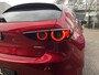 Mazda 3 2.0 e-SkyActiv-X M Hybrid 180 Luxury // LEDER // ELEK.STOEL+GEHEUGEN // CAMERA // DODEHOEK // HEAD-UP DISPLAY // ADAPT. CRUISE // BOSE AUDIO //