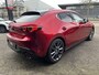 Mazda 3 2.0 e-SkyActiv-X M Hybrid 180 Luxury // LEDER // ELEK.STOEL+GEHEUGEN // CAMERA // DODEHOEK // HEAD-UP DISPLAY // ADAPT. CRUISE // BOSE AUDIO //