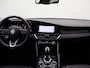 Alfa Romeo Giulia 2.0T Super Automaat | Navigatie | Achteruitrijcamera | Lederen bekleding | Apple Carplay | Cruise Control | Trekhaak  1600 KG |