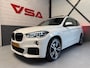BMW X1 SDrive20i High Executive M-pakket|Stoelvw|Panorama|Trekhaak|Camera|4-seizoen banden|key-less|leder|Navi|pdc|Led|M