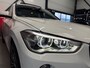 BMW X1 SDrive20i High Executive M-pakket|Stoelvw|Panorama|Trekhaak|Camera|4-seizoen banden|key-less|leder|Navi|pdc|Led|M