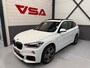 BMW X1 SDrive20i High Executive M-pakket|Stoelvw|Panorama|Trekhaak|Camera|4-seizoen banden|key-less|leder|Navi|pdc|Led|M