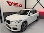 BMW X1 SDrive20i High Executive M-pakket|Stoelvw|Panorama|Trekhaak|Camera|4-seizoen banden|key-less|leder|Navi|pdc|Led|M