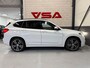 BMW X1 SDrive20i High Executive M-pakket|Stoelvw|Panorama|Trekhaak|Camera|4-seizoen banden|key-less|leder|Navi|pdc|Led|M