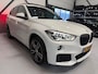 BMW X1 SDrive20i High Executive M-pakket|Stoelvw|Panorama|Trekhaak|Camera|4-seizoen banden|key-less|leder|Navi|pdc|Led|M