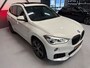 BMW X1 SDrive20i High Executive M-pakket|Stoelvw|Panorama|Trekhaak|Camera|4-seizoen banden|key-less|leder|Navi|pdc|Led|M
