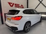 BMW X1 SDrive20i High Executive M-pakket|Stoelvw|Panorama|Trekhaak|Camera|4-seizoen banden|key-less|leder|Navi|pdc|Led|M