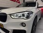 BMW X1 SDrive20i High Executive M-pakket|Stoelvw|Panorama|Trekhaak|Camera|4-seizoen banden|key-less|leder|Navi|pdc|Led|M