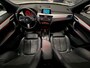 BMW X1 SDrive20i High Executive M-pakket|Stoelvw|Panorama|Trekhaak|Camera|4-seizoen banden|key-less|leder|Navi|pdc|Led|M
