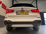 BMW X1 SDrive20i High Executive M-pakket|Stoelvw|Panorama|Trekhaak|Camera|4-seizoen banden|key-less|leder|Navi|pdc|Led|M