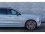 Volvo XC90 T8 Plug-in hybrid AWD Ultra Black Ed. Exec. | Google | Long Range | Bowers & Wilkins Audio | Luchtvering | Schuif-/Kanteldak | Getint Glas | Head-Up Display | Adaptieve Cruise Control | 360 Camera | Gelamineerde Zijruiten Rondom | Massage Voorstoelen | Zitverlenging | Memory | Keyless | 22" LM