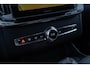 Volvo XC90 T8 Plug-in hybrid AWD Ultra Black Ed. Exec. | Google | Long Range | Bowers & Wilkins Audio | Luchtvering | Schuif-/Kanteldak | Getint Glas | Head-Up Display | Adaptieve Cruise Control | 360 Camera | Gelamineerde Zijruiten Rondom | Massage Voorstoelen | Zitverlenging | Memory | Keyless | 22" LM