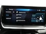 Peugeot e-208 GT | 8 jaar fabrieksgarantie of 160.000 kilometer op het accupakket | Adaptieve cruise control met Stop&Go functie | Armsteunen op de voorportieren bekleed met kunstleder met groen sierstiksel (GT-Line)