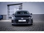 Volkswagen Golf Life Edition eHybrid | 'App-Connect' draadloze smartphone integratie | Achterbank in ongelijke delen neerklapbaar incl. middenarmsteun en doorlaadmogelijkheid | Achteruitrijcamera (Rear View)