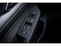 Volkswagen Golf Life Edition eHybrid | 'App-Connect' draadloze smartphone integratie | Achterbank in ongelijke delen neerklapbaar incl. middenarmsteun en doorlaadmogelijkheid | Achteruitrijcamera (Rear View)
