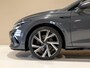 Volkswagen Golf 1.5 eTSI R-Line / 150pk / Panorama dak / Harman Kardon / Stoel en stuurverwarming /