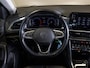 Volkswagen T-Roc 1.0 TSI Life / 110pk / Trekhaak / Achteruitrij camera / Stoelverwarming /