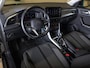 Volkswagen T-Roc 1.0 TSI Life / 110pk / Trekhaak / Achteruitrij camera / Stoelverwarming /