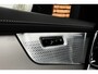 Volvo XC90 T8 Plug-in hybrid AWD Ultra Black Ed. Exec. | Luchtvering | Bowers & Wilkins | Geventileerde stoelen | Head-up display | Gelamineerde zijruiten | Extra getint glas | Panoramisch schuif-/ kanteldak | 22 inch. lichtmetalen velgen | Massagefunctie voorstoelen | Stoel-/ stuurwielverwarming | 360 graden camera | Pilot assist | Volvo Guard Alarm