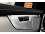 Volvo XC90 T8 Plug-in hybrid AWD Ultra Black Ed. Exec. |Luchtvering | Bowers & Wilkins | Geventileerde stoelen | Head-up display | Gelamineerde zijruiten | Extra getint glas | Panoramisch schuif-/ kanteldak | 22 inch. lichtmetalen velgen | Massagefunctie voorstoelen | Stoel-/ stuurwielverwarming | 360 graden camera | Pilot assist | Volvo Guard Alarm