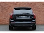 Volvo XC90 T8 Plug-in hybrid AWD Ultra Black Ed. Exec. | Luchtvering | Bowers & Wilkins | Geventileerde stoelen | Head-up display | Gelamineerde zijruiten | Extra getint glas | Panoramisch schuif-/ kanteldak | 22 inch. lichtmetalen velgen | Massagefunctie voorstoelen | Stoel-/ stuurwielverwarming | 360 graden camera | Pilot assist | Volvo Guard Alarm