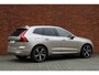 Volvo XC60 T8 Plug-in hybrid AWD Ultra Bright | Luchtvering | Trekhaak | Panoramadak | Verwarmbare voorstoelen | Verwarmbaar stuurwiel | Massagefunctie voorstoelen | Verwarmbare achterbank | Premium audio by Bowers & Wilkins | Rondom zichtcamera | 21 inch Lichtmetalen velgen |