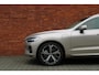 Volvo XC60 T8 Plug-in hybrid AWD Ultra Bright | Luchtvering | Trekhaak | Panoramadak | Verwarmbare voorstoelen | Verwarmbaar stuurwiel | Massagefunctie voorstoelen | Verwarmbare achterbank | Premium audio by Bowers & Wilkins | Rondom zichtcamera | 21 inch Lichtmetalen velgen |