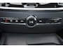 Volvo V60 B4 Essential Edition - IntelliSafe Assist - Parkeercamera achter - Parkeersensoren voor & achter - Draadloze tel. lader - 19' LMV