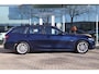 BMW 3-Serie Touring (g21) 320e 204pk I HiFi I Navi I Carplay I Stoelverwarming I LED I Cruise I Tansanitblau