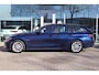 BMW 3-Serie Touring (g21) 320e 204pk I HiFi I Navi I Carplay I Stoelverwarming I LED I Cruise I Tansanitblau