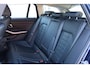 BMW 3-Serie Touring (g21) 320e 204pk I HiFi I Navi I Carplay I Stoelverwarming I LED I Cruise I Tansanitblau