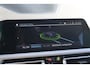 BMW 3-Serie Touring (g21) 320e 204pk I HiFi I Navi I Carplay I Stoelverwarming I LED I Cruise I Tansanitblau