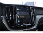 Volvo XC60 T8 390PK Automaat AWD Ultra Bright / Head-up display / Trekhaak/ Harman Kardon audio / Panoramadak / BLIS / Elektrisch bedienbare voorstoelen / Memory seats / Verwarmbare stoelen / Keyless entry /