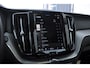 Volvo XC60 T8 390PK Automaat AWD Ultra Bright / Head-up display / Trekhaak/ Harman Kardon audio / Panoramadak / BLIS / Elektrisch bedienbare voorstoelen / Memory seats / Verwarmbare stoelen / Keyless entry /
