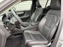Volvo XC40 2.0 B4 Plus Dark / Panoramadak / Lederen bekleding / Trekhaak / Parkeerverwarming /
