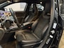 Mercedes-Benz A-klasse 180 Business Solution AMG Airco ECC | Panorama | Trekhaak | Matrix LED | Memory | Sfeer | Camera | Isofix | NAp