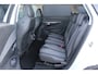 Peugeot 5008 1.2 PureTech Blue Lease Premium Automaat 7 Persoons | Panoramadak | Adaptieve cruise control | Navigatie | Apple Carplay / Android auto | Parkeersensoren rondom | Lichtmetalen velgen | Rijstrooksensor | Keyless entry + start | Rijk uitgevoerde 7 zitter! |