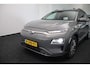 Hyundai Kona Electric EV Premium 64 kWh 3- Fase SOH 96,2% | Warmtepomp | Camera | Navigatie | Head-Up Display | Leer
